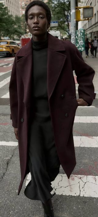 Abrigo oversize Zara púrpura