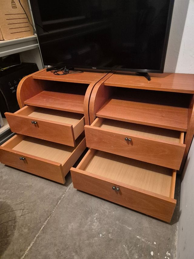 Mesas de noche de madera con cajonera