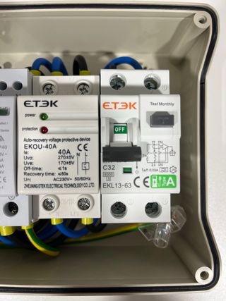 Cuadro protecciones para cargador coche eléctrico