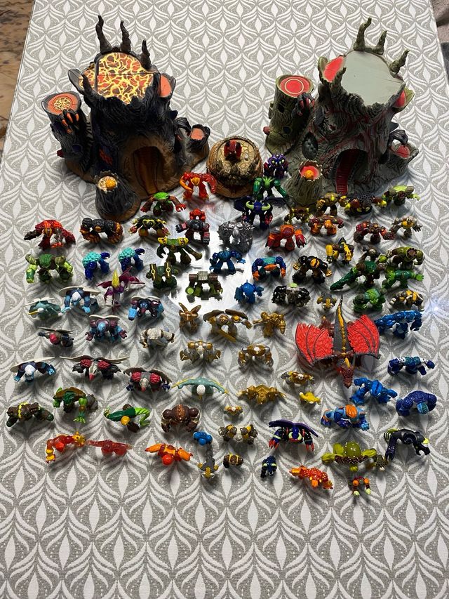 Colección Gormiti Figuras y Edificios. 83 figuras.