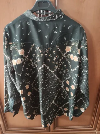 Camisa estampada floral negra