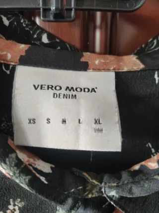 Camisa estampada floral negra