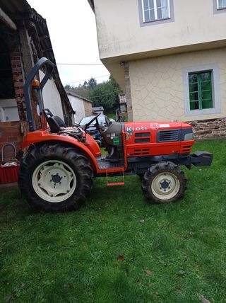 Tractor con aperos