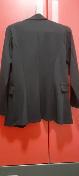 Americana punto negra botones adorno