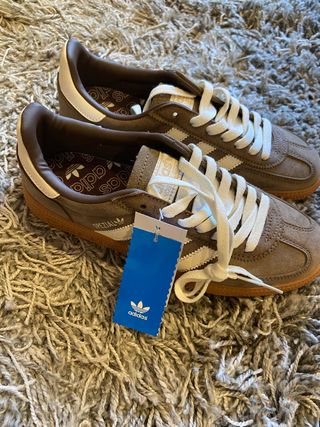 Adidas Spezial Marrones y Blancas