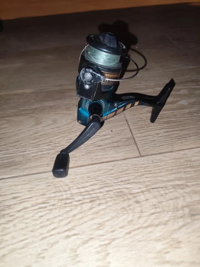 Carrete de pesca spinning