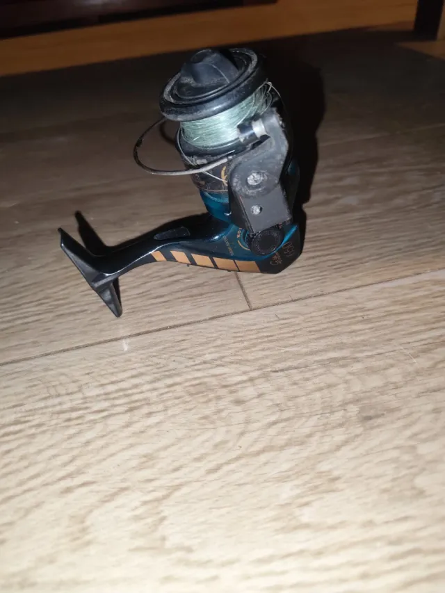 Carrete de pesca spinning