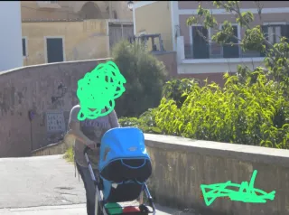 Passeggino blu e nero