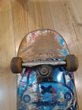 Skate completo: tabla, ejes y ruedas