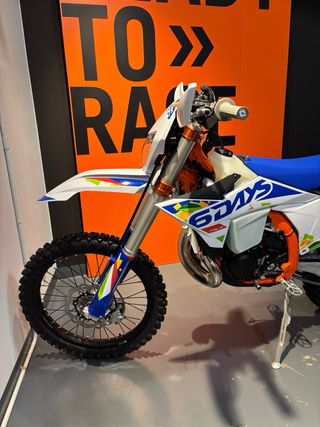 KTM 300 2t EXC SIX DAYS 2026 Carnet A2.