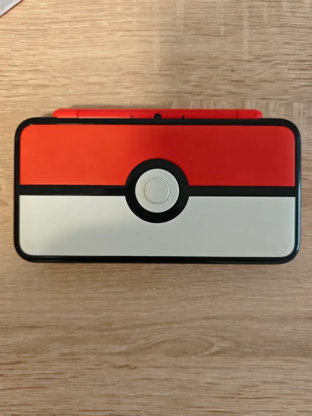 Nintendo 2DS XL Edizione Poké Ball