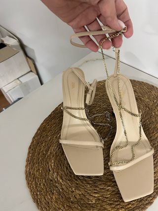 Sandalias Zara Tacon Beige Cadena Talla 39