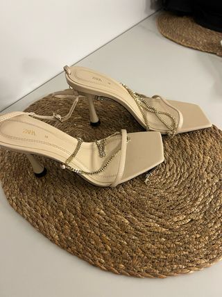 Sandalias Zara Tacon Beige Cadena Talla 39