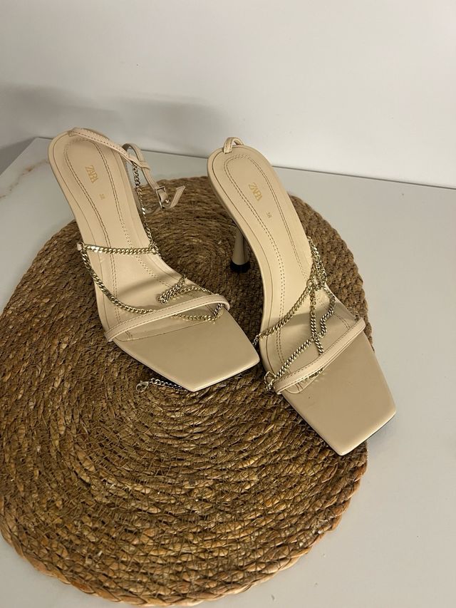 Sandalias Zara Tacon Beige Cadena Talla 39
