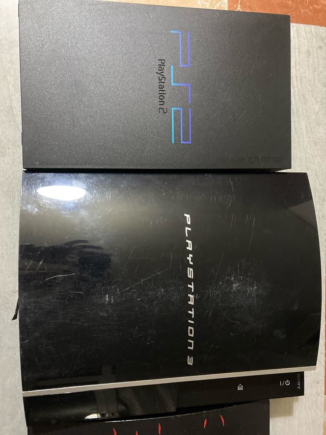 Consolas PS3 y PS2 Sony Negras