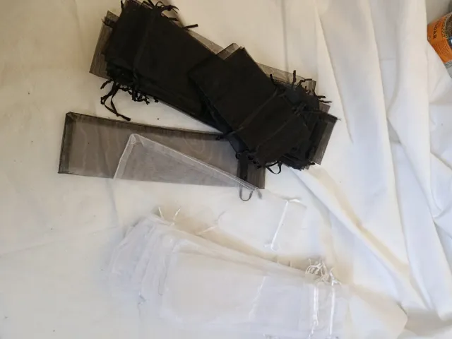 Bolsas para abanicos (negras y blancas)