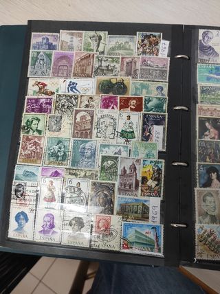 Álbum de sellos con sellos de España