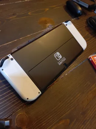 Nintendo Switch OLED Bianca Completa