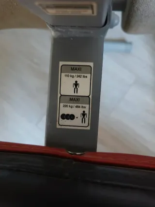 Banco de ejercicio y abdominales