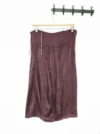 Vestido corto morado con lentejuelas