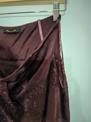 Vestido corto morado con lentejuelas