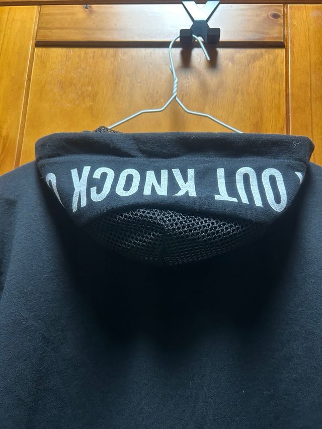 Sudadera Negra con Mensaje