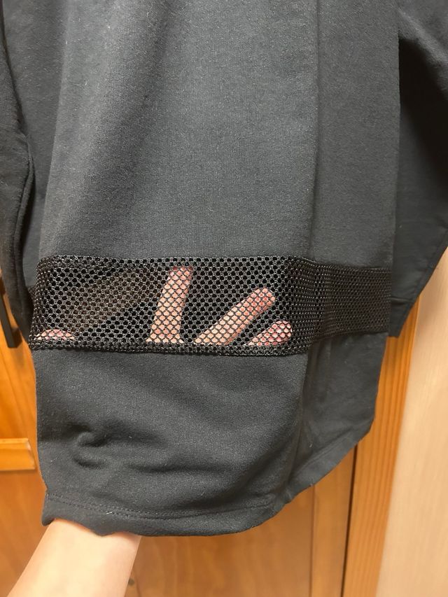 Sudadera Negra con Mensaje