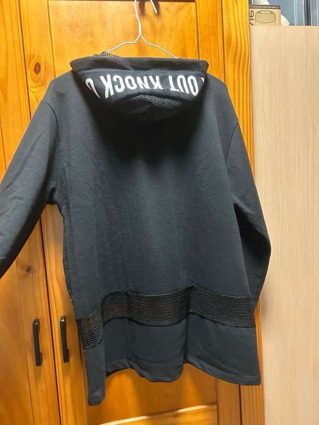 Sudadera Negra con Mensaje