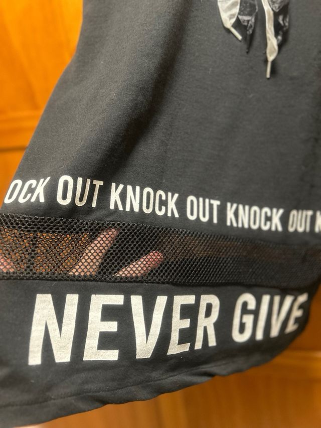 Sudadera Negra con Mensaje