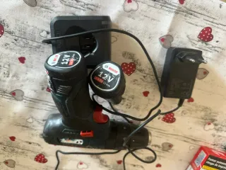 Atornillador Bosch 12V con 2 baterías