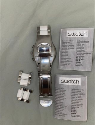 Swatch Reloj Blanco y Plateado