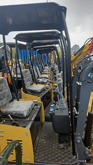 Liquidación 40 Mini Excavadoras