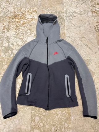 Conjunto Nike Tech Gris y Rojo