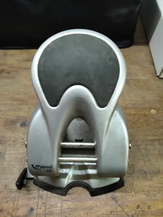 Perforadora Maped Azul y Plateada