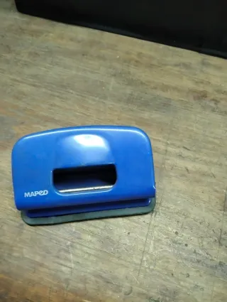 Perforadora Maped Azul y Plateada