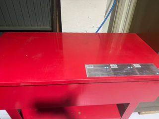 Lavadora de piezas HBM roja