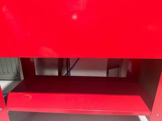 Lavadora de piezas HBM roja