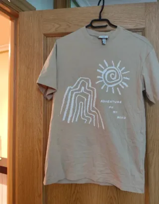 Camiseta H&M beige con estampado