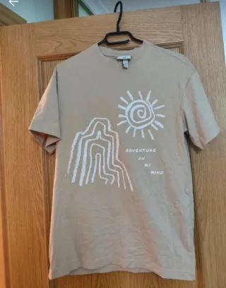Camiseta H&M beige con estampado
