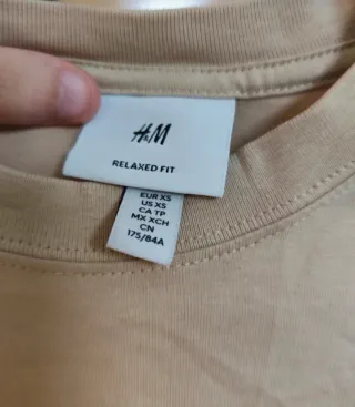 Camiseta H&M beige con estampado