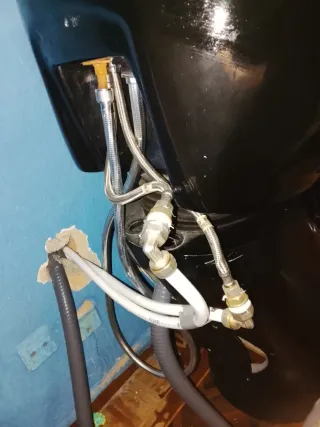 Vendo lavacabezas,como veis pierde agua por abajo