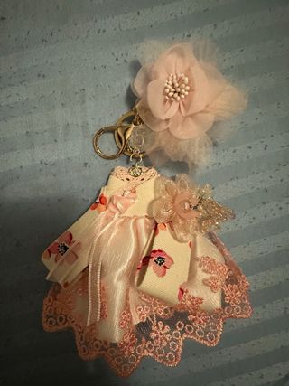 Colgante vestido de gala floral