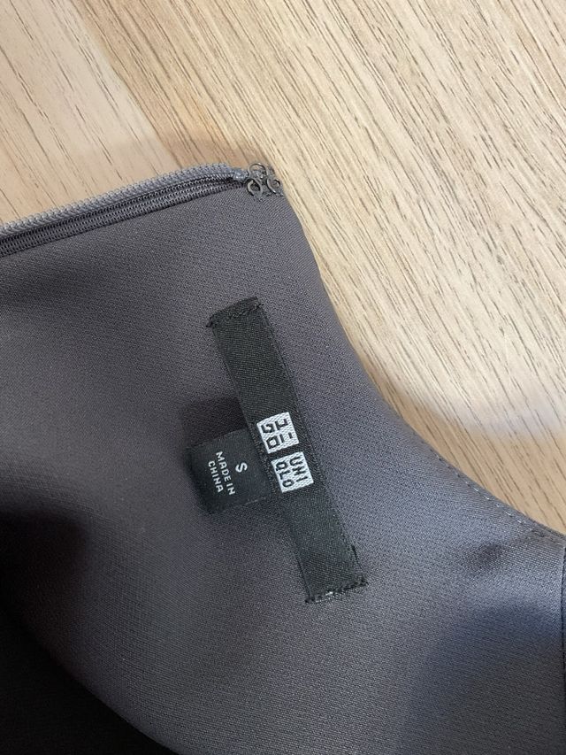 Vestido gris Uniqlo sin mangas