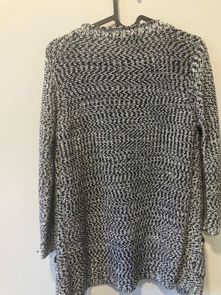 Cárdigan tejido blanco y azul marino