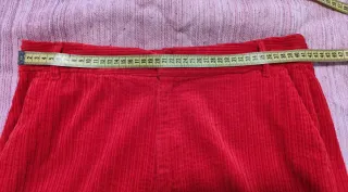 Pantalón pana Zara rojo. Precio negociable