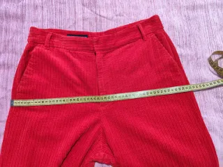 Pantalón pana Zara rojo. Precio negociable