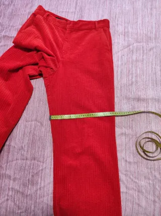 Pantalón pana Zara rojo. Precio negociable