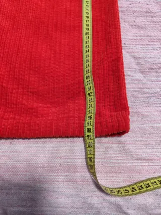 Pantalón pana Zara rojo. Precio negociable