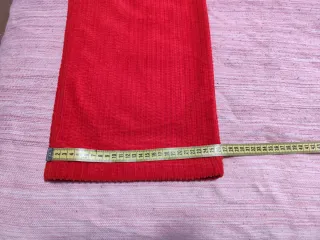 Pantalón pana Zara rojo. Precio negociable