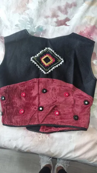 Chaleco Apple Time Negro y Rojo Talla Única